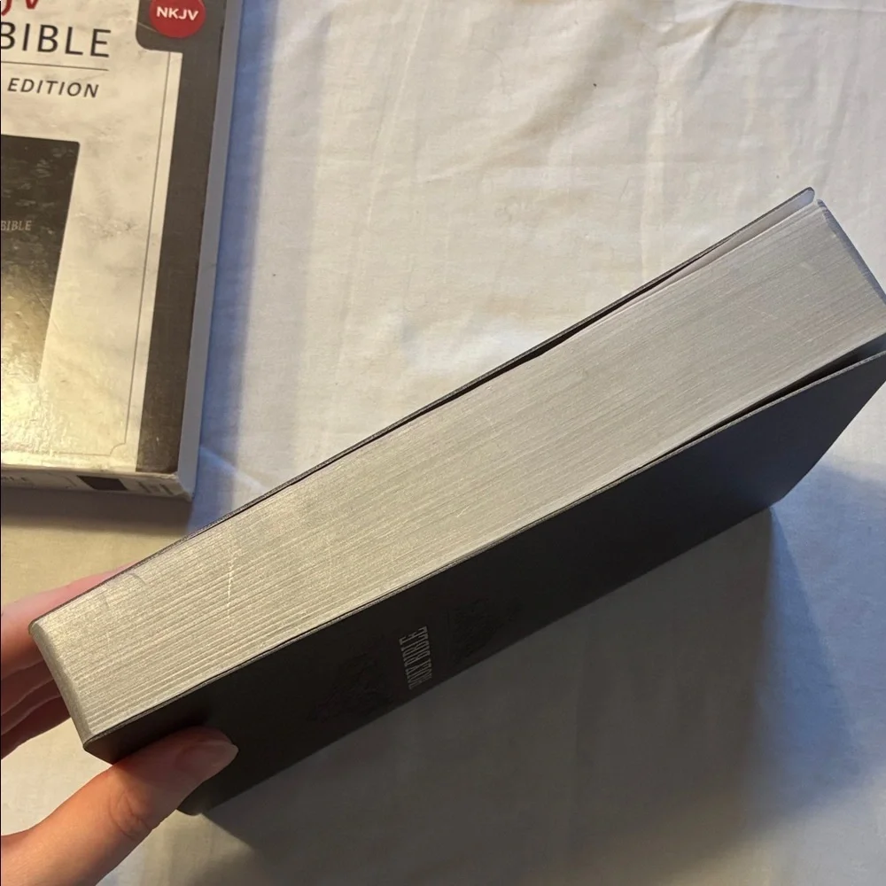 SOLD NKJV Holy Bible King James Soft Touch Edition By Thomas Nelson - Picture 14 of 16
